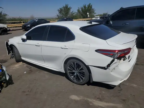 4T1B11HK7JU068903 2018 TOYOTA CAMRY - Image 2