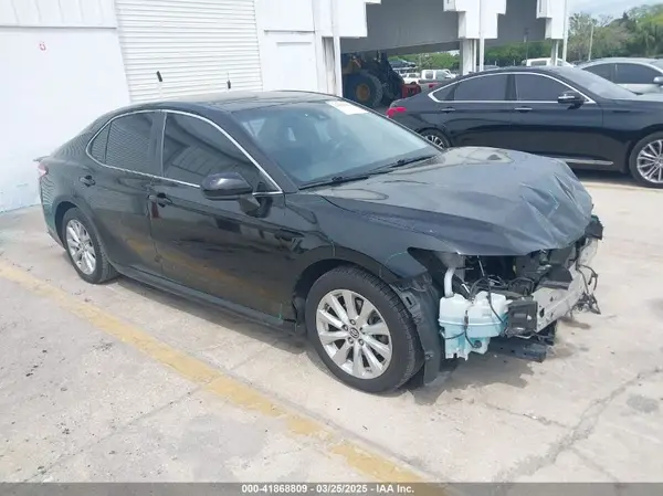 4T1B11HK7JU069260 2018 TOYOTA CAMRY - Image 1