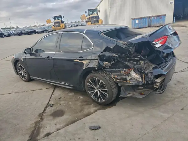 4T1B11HK7JU071025 2018 TOYOTA CAMRY - Image 2