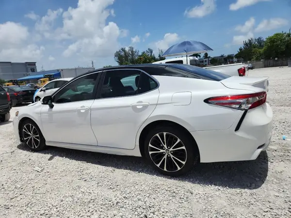 4T1B11HK7JU071073 2018 TOYOTA CAMRY - Image 2