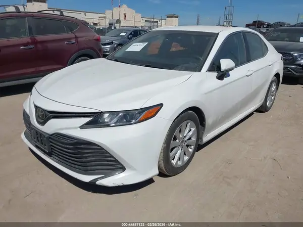 4T1B11HK7JU073146 2018 TOYOTA CAMRY - Image 2