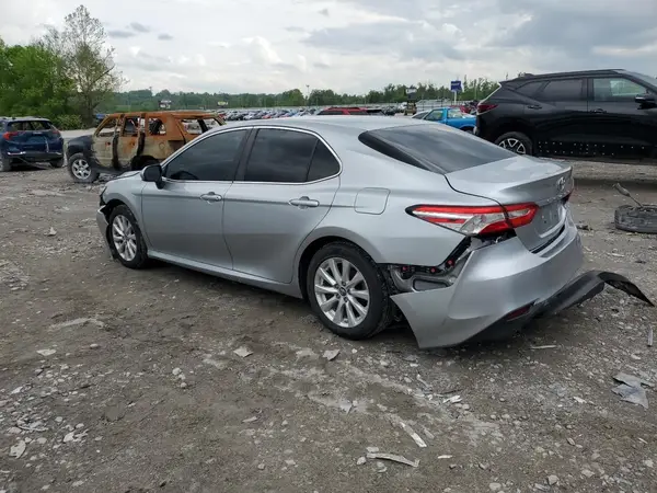 4T1B11HK7JU074300 2018 TOYOTA CAMRY - Image 2