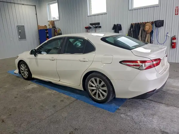 4T1B11HK7JU074538 2018 TOYOTA CAMRY - Image 2
