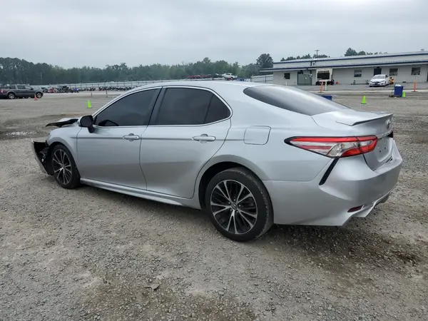 4T1B11HK7JU075804 2018 TOYOTA CAMRY - Image 2