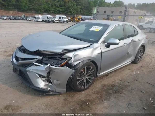 4T1B11HK7JU076015 2018 TOYOTA CAMRY - Image 2