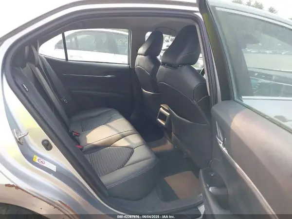4T1B11HK7JU076015 2018 TOYOTA CAMRY - Image 8