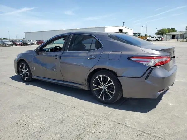 4T1B11HK7JU076385 2018 TOYOTA CAMRY - Image 2