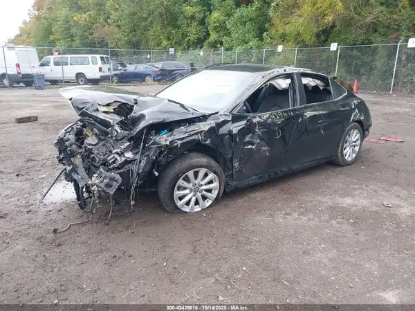 4T1B11HK7JU077102 2018 TOYOTA CAMRY - Image 2
