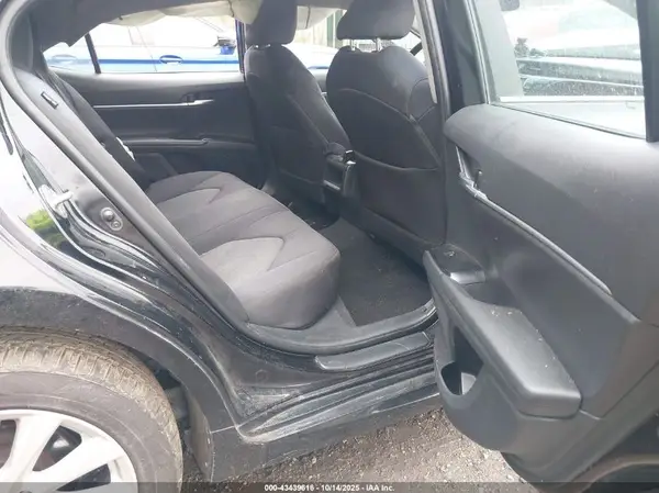 4T1B11HK7JU077102 2018 TOYOTA CAMRY - Image 8