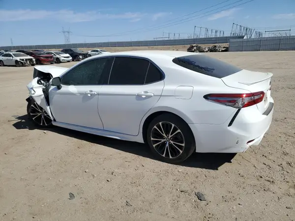 4T1B11HK7JU078461 2018 TOYOTA CAMRY - Image 2