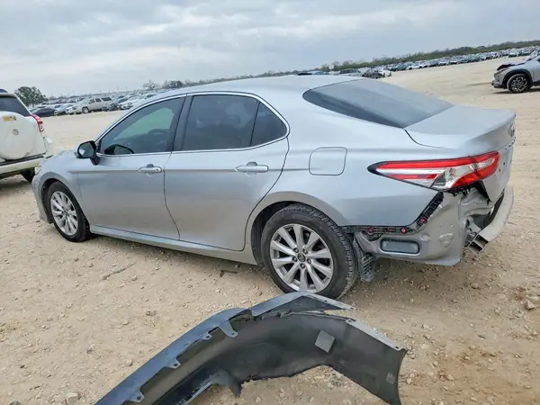 4T1B11HK7JU079433 2018 TOYOTA CAMRY - Image 2