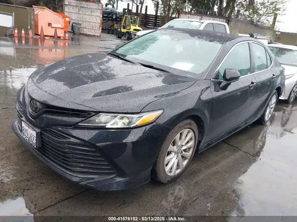 4T1B11HK7JU079464 2018 TOYOTA CAMRY - Image 2