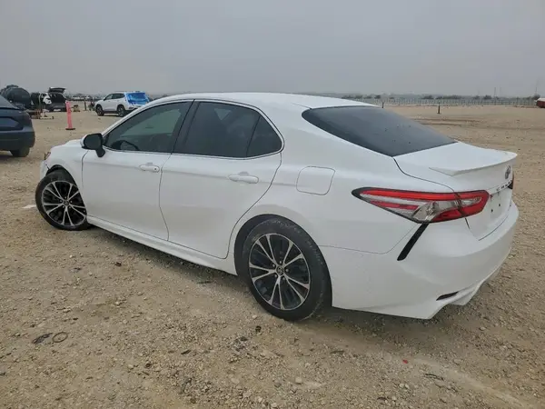 4T1B11HK7JU080078 2018 TOYOTA CAMRY - Image 2