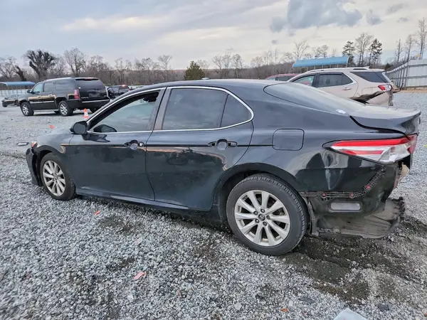 4T1B11HK7JU080615 2018 TOYOTA CAMRY - Image 2