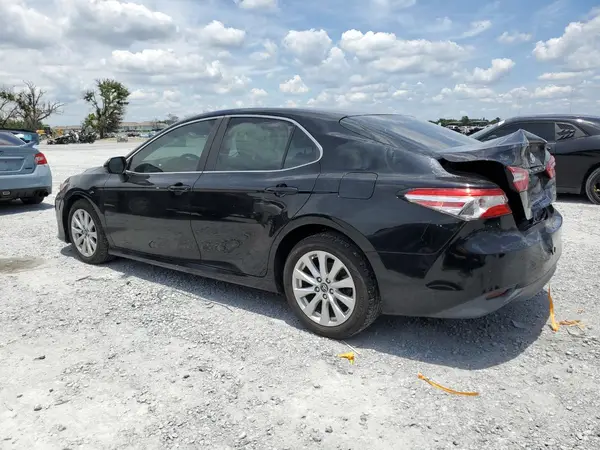 4T1B11HK7JU081716 2018 TOYOTA CAMRY - Image 2