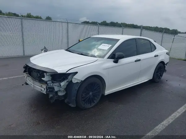 4T1B11HK7JU081764 2018 TOYOTA CAMRY - Image 2
