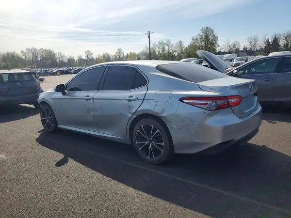 4T1B11HK7JU081859 2018 TOYOTA CAMRY - Image 2