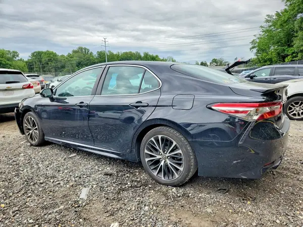 4T1B11HK7JU082168 2018 TOYOTA CAMRY - Image 2