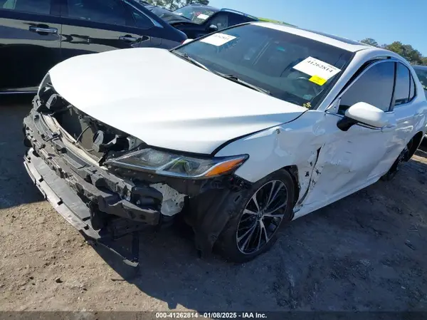 4T1B11HK7JU083028 2018 TOYOTA CAMRY - Image 2