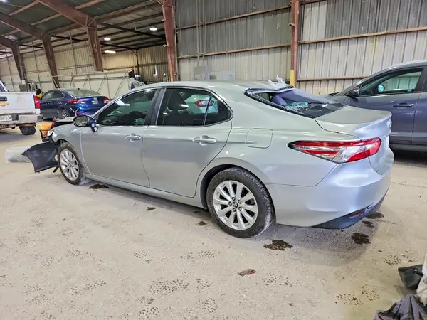 4T1B11HK7JU083269 2018 TOYOTA CAMRY - Image 2