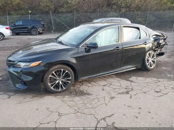4T1B11HK7JU084745 2018 TOYOTA CAMRY - Image 2