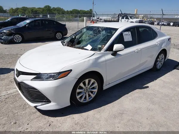 4T1B11HK7JU084907 2018 TOYOTA CAMRY - Image 2