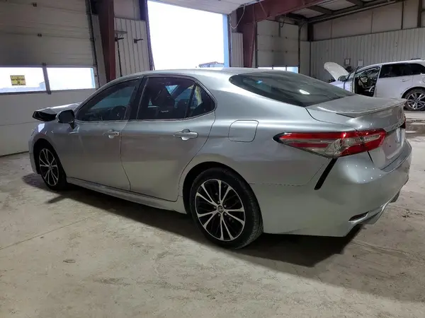 4T1B11HK7JU085569 2018 TOYOTA CAMRY - Image 2