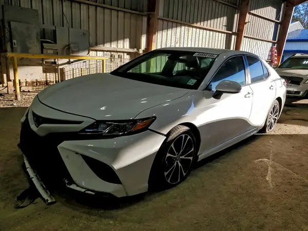 4T1B11HK7JU085698 2018 TOYOTA CAMRY - Image 1