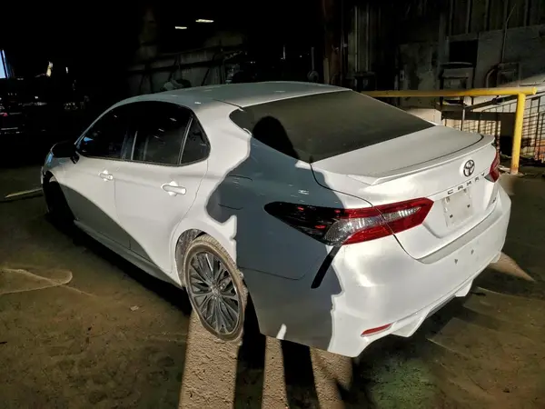 4T1B11HK7JU085698 2018 TOYOTA CAMRY - Image 2