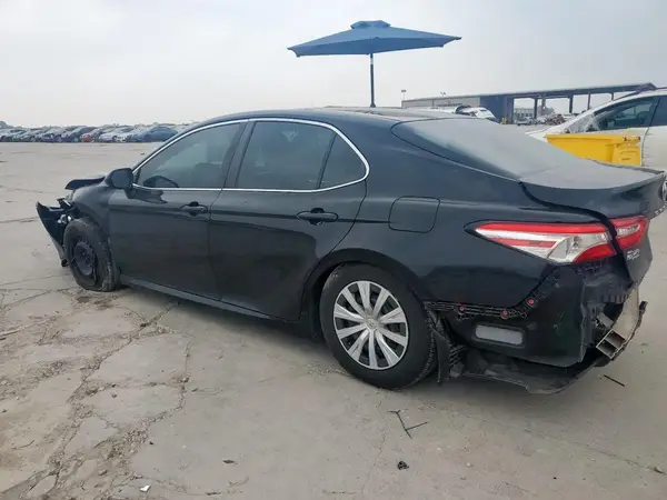 4T1B11HK7JU086057 2018 TOYOTA CAMRY - Image 2