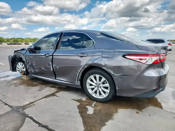 4T1B11HK7JU086253 2018 TOYOTA CAMRY - Image 2