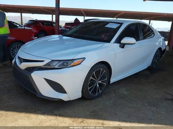 4T1B11HK7JU086995 2018 TOYOTA CAMRY - Image 2