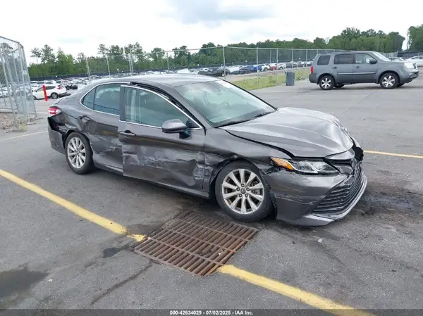 4T1B11HK7JU088262 2018 TOYOTA CAMRY - Image 1