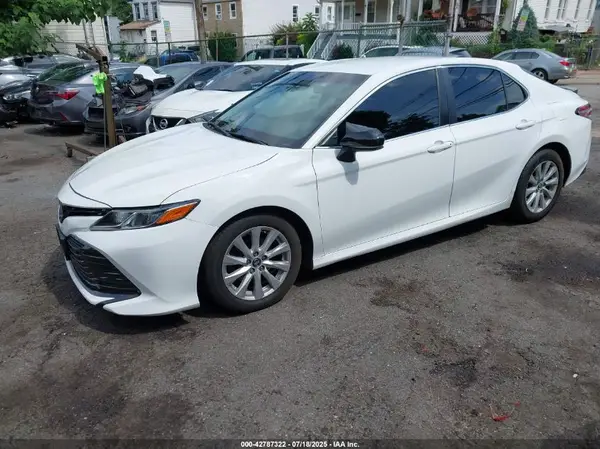 4T1B11HK7JU089380 2018 TOYOTA CAMRY - Image 2