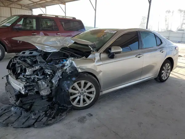 4T1B11HK7JU090173 2018 TOYOTA CAMRY - Image 1