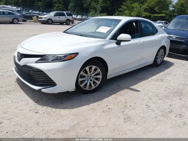 4T1B11HK7JU091842 2018 TOYOTA CAMRY - Image 2