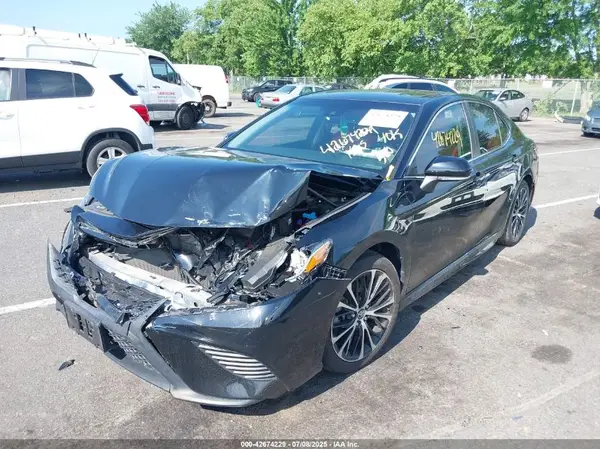 4T1B11HK7JU092716 2018 TOYOTA CAMRY - Image 2