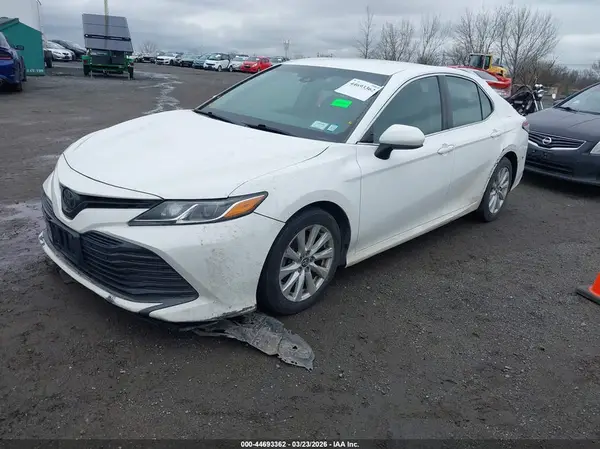 4T1B11HK7JU093185 2018 TOYOTA CAMRY - Image 2
