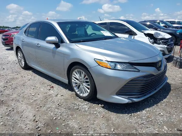 4T1B11HK7JU093221 2018 TOYOTA CAMRY - Image 1