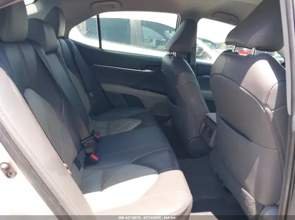 4T1B11HK7JU093221 2018 TOYOTA CAMRY - Image 8