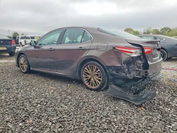 4T1B11HK7JU093588 2018 TOYOTA CAMRY - Image 2