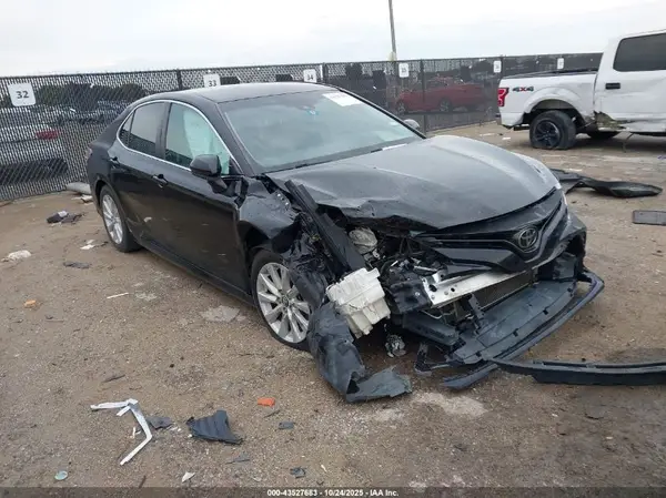4T1B11HK7JU094272 2018 TOYOTA CAMRY - Image 1
