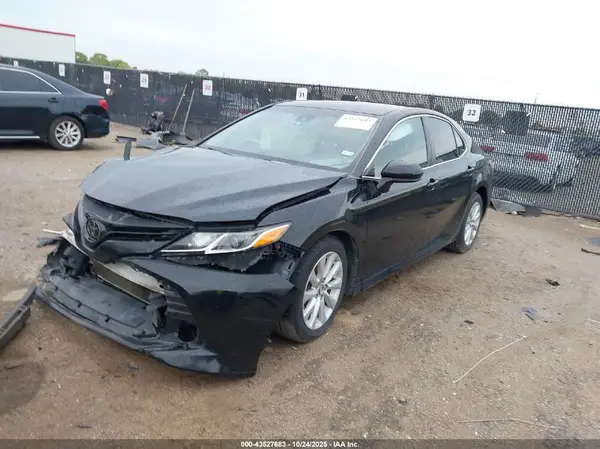 4T1B11HK7JU094272 2018 TOYOTA CAMRY - Image 2