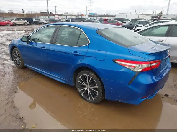 4T1B11HK7JU095132 2018 TOYOTA CAMRY - Image 2