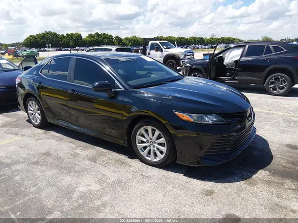 4T1B11HK7JU096703 2018 TOYOTA CAMRY - Image 1