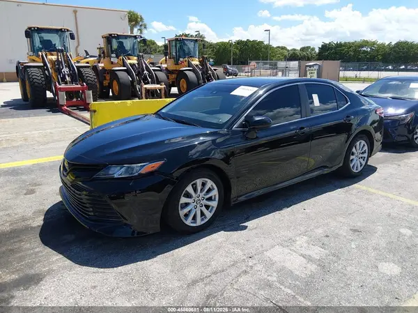 4T1B11HK7JU096703 2018 TOYOTA CAMRY - Image 2