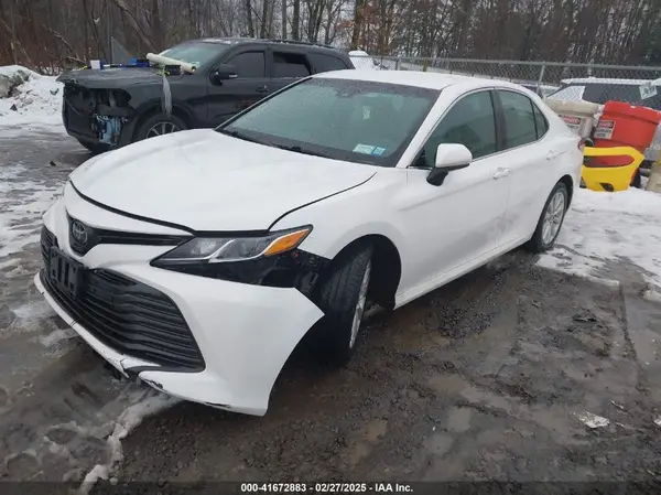 4T1B11HK7JU097382 2018 TOYOTA CAMRY - Image 2