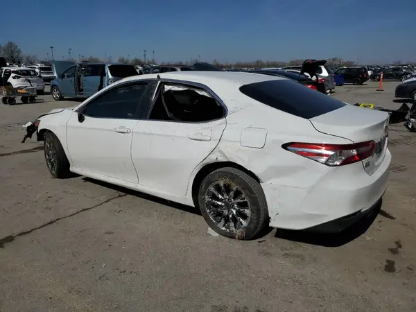 4T1B11HK7JU097771 2018 TOYOTA CAMRY - Image 2