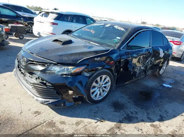 4T1B11HK7JU099097 2018 TOYOTA CAMRY - Image 2