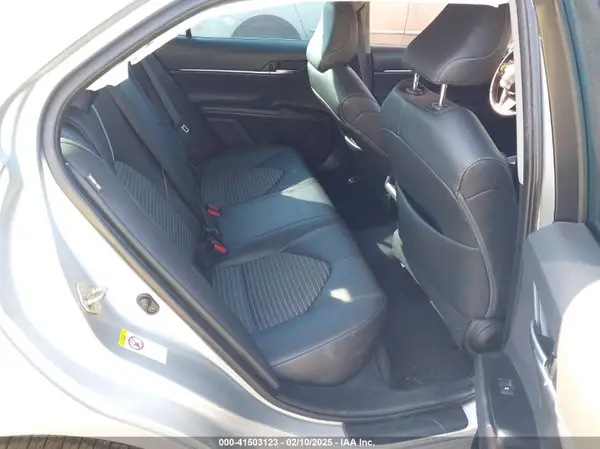 4T1B11HK7JU099875 2018 TOYOTA CAMRY - Image 8